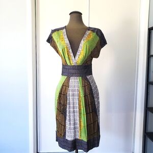 BCBGMAXAZRIA Deep V~Neck Dress with Pockets Medium